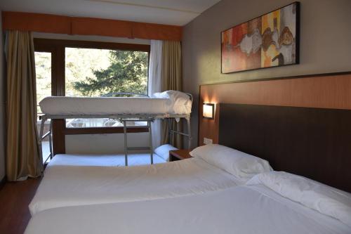 Postel nebo postele na pokoji v ubytování Hotel SNO Edelweiss