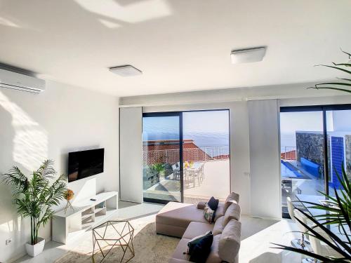 TV a/nebo společenská místnost v ubytování Casa dos Amores by LovelyStay