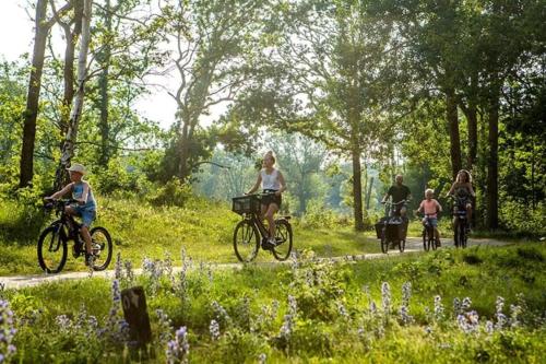 a group of people riding bikes down a path at Luxe woning ‘BARNS’ Castricum aan Zee + airco + parkeren in Castricum