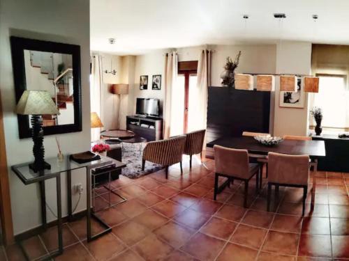 Céntrico dúplex con vistas, en Morella, Morella – Updated ...