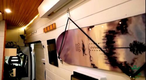 a television hanging on a wall in a room at Le confort en nature avec VANTASTIP in Villeneuve-sous-Dammartin