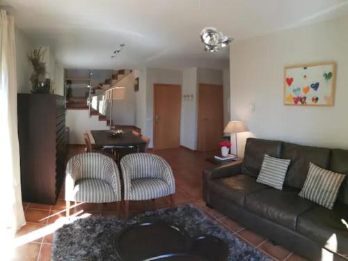 a living room with a leather couch and chairs at Céntrico dúplex con vistas, en Morella in Morella