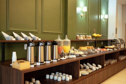 Makanan di atau berdekatan hotel