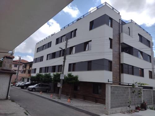 Το κτήριο όπου στεγάζεται  το διαμέρισμα