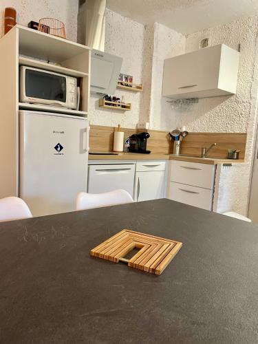 Dapur atau dapur kecil di Le Balcon du Lys, parking privé et proche du centre