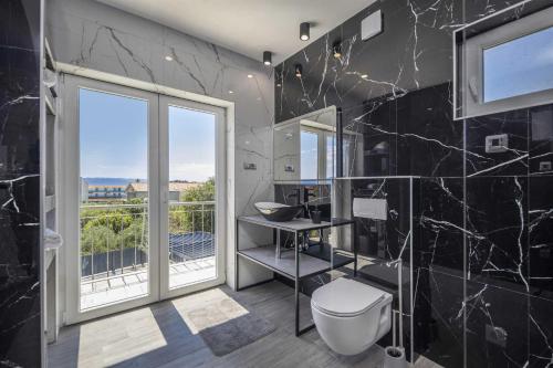 Ett badrum på Luxury stone villa Tonka