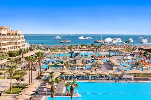 Πισίνα στο ή κοντά στο Pickalbatros White Beach Resort - Hurghada