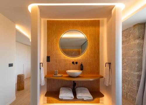a bathroom with a sink and a mirror at La Venta de Bodegas Ostatu in Samaniego