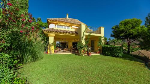 Golf Villa in Marbella, Frontline Golfvilla in RioReal Golf