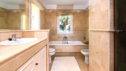 Golf Villa in Marbella, Frontline Golfvilla in RioReal Golf photo 32