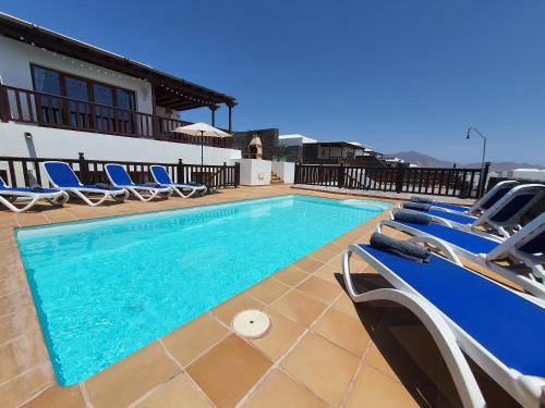 Lujosa Villa 4 hab Piscina, Jacuzzi y Vistas Mar