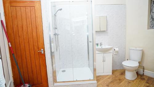 a bathroom with a shower and a toilet at E2M Stays Lowestoft Highstreet in Lowestoft