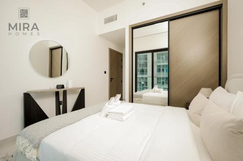Postel nebo postele na pokoji v ubytování Mira Holiday Homes - Serviced 1 bedroom with canal view