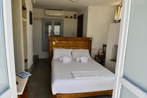 Naxos Galanado Casa Thea tesisinde bir odada yatak veya yataklar