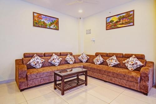 Ruang duduk di Hotel O Lakshmi Royal Inn