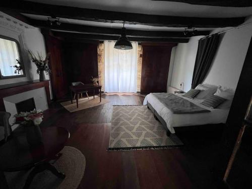 Postel nebo postele na pokoji v ubytování Gîte de charme Monpazier Dordogne Périgord