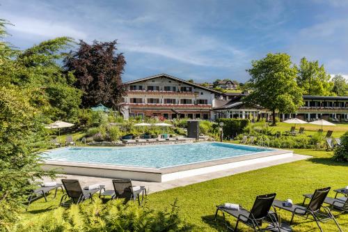 Bazén v ubytování Alpenhof Murnau nebo v jeho okolí
