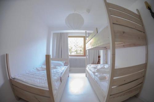 two bunk beds in a room with a window at Scharnitz Chalet - gut eingerichtetes Haus in Scharnitz