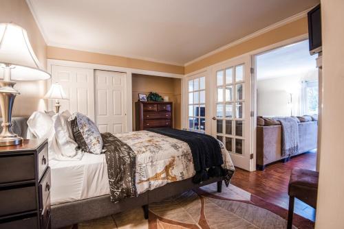a bedroom with a bed and a couch at Villa Signor in Norwich