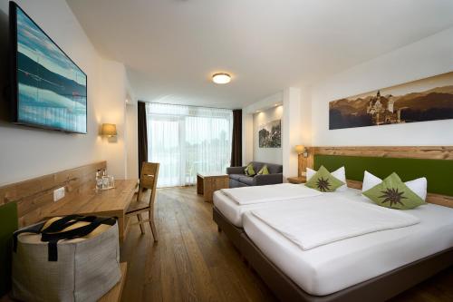 Postel nebo postele na pokoji v ubytování Hotel Nesselwanger Hof