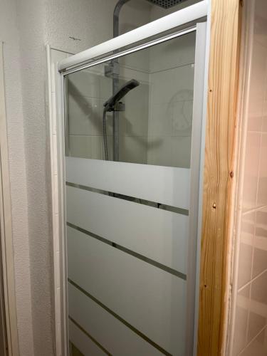 a glass door of a shower in a bathroom at Résidence Claire Rive in Prayssac