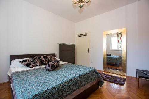 Katil atau katil-katil dalam bilik di Aida Apartments and Rooms for couples and families FREE PARKING