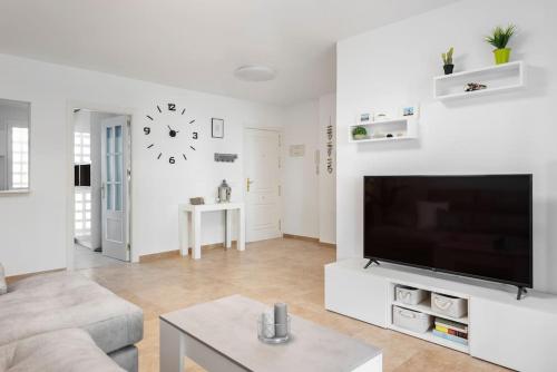 Nice 3 Bedroom Apartment, next to the beach, with pool