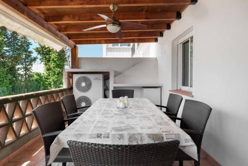 Nice 3 Bedroom Apartment, next to the beach, with pool