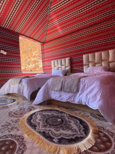 a room with a bed and a red wall at Red Twilight Camp in Disah
