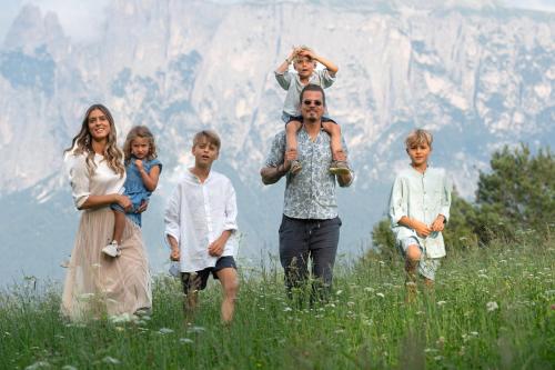a family walking through a field of grass at SchartnerAlm in Collalbo