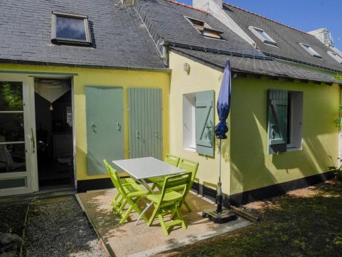 Maison 2 ch. à Locmaria, 800m de la plage, jardin clos, animaux OK, équipements complets - FR-1-418-158