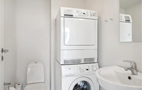 Un baño de Nice Home In Assens With House Sea View