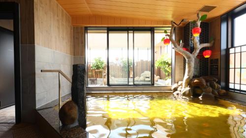 Bazén v ubytování Dormy Inn Aomori Natural Hot Spring nebo v jeho okolí