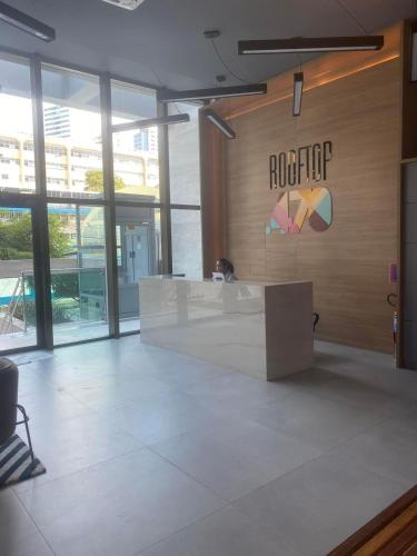 a lobby with a reception desk in a building at Flat luxo em Boa Viagem Rooftop 201 in Recife