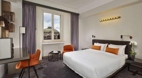 a hotel room with a bed and a window at Park Plaza Nuremberg in Nürnberg