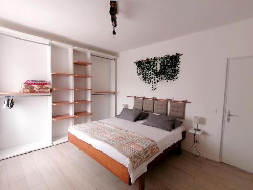 a bedroom with a large bed and a large window at Casa Magnolia in Aquiléia