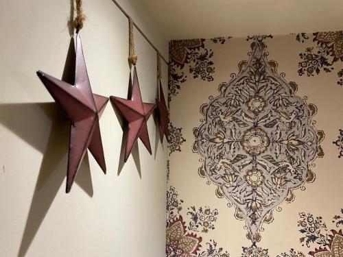 two wooden stars hanging on a wall at Linden Retreat in Brimscombe