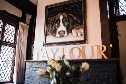 Thú nuôi lưu trú tại Taylour House - Edenbridge, sleeps 10, historic, unique yet modern
