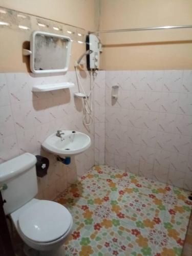 a small bathroom with a toilet and a sink at Phu Aram Khao Kho Resort in Khao Kho