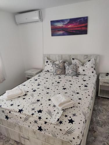 a bedroom with a bed with black stars on it at La Prietenicu in Murighiol