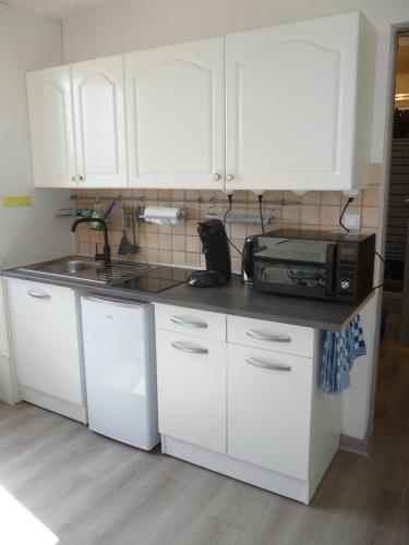 Kuchyň nebo kuchyňský kout v ubytování Mousse appartement à Sangatte au premier étage à 50 metres de la plage