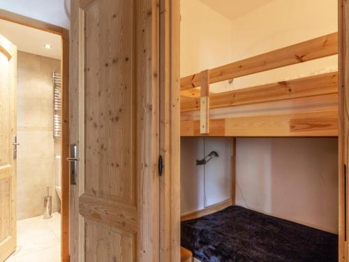 a room with a bunk bed in a bathroom at Appartement Val-d'Isère, 3 pièces, 4 personnes - FR-1-694-171 in Val-d'Isère