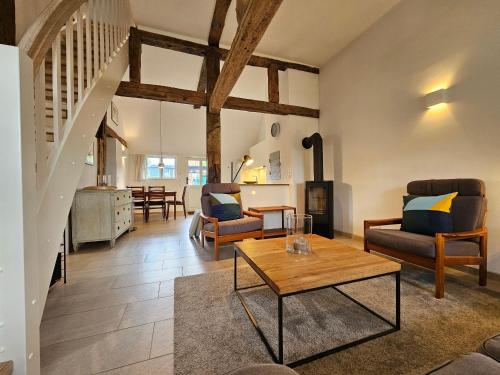 a living room with a couch and a table at Haus-Ruhe-unter-Reet in Schmiedendorf
