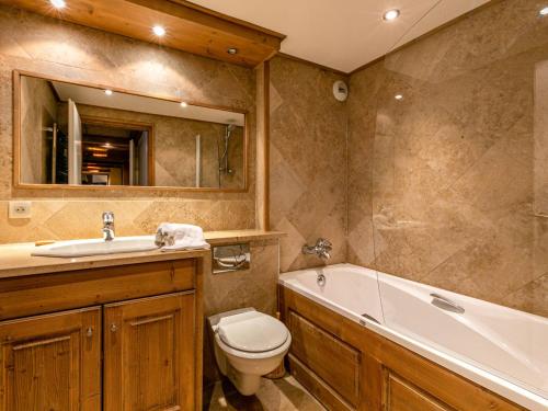 a bathroom with a sink and a toilet and a tub at Appartement Val-d'Isère, 3 pièces, 5 personnes - FR-1-694-216 in Val-d'Isère