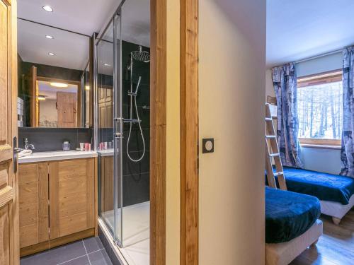 a bathroom with a shower and a sink at Appartement Val-d'Isère, 3 pièces, 5 personnes - FR-1-694-206 in Val-d'Isère