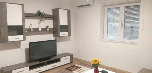 Jószerencsét apartman 7300 Komló, 12 Bányász utca kép - 3
