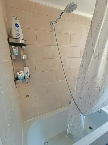 Ένα μπάνιο στο Bed and Breakfast Lek & Jo