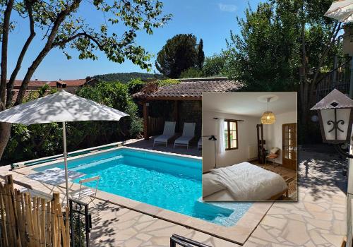 - une piscine avec un parasol à côté d'une maison dans l'établissement Maison Seillans les Fontaines, à Seillans