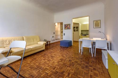 Montebello Place by Mmega