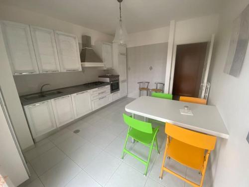 A cozinha ou cozinha compacta de Casa Europa - Il centro di Avellino